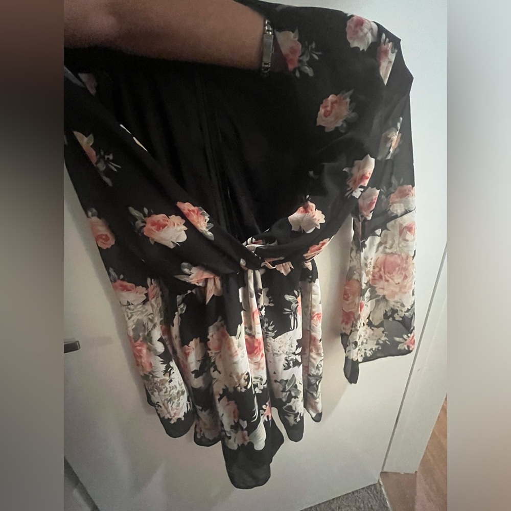 Deep V floral long sleeve romper size S